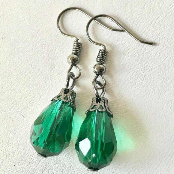 Emerald Green Glass Bead Earrings Teardrop Vintage Baroque Style Silver Plated - Picture 3 of 11